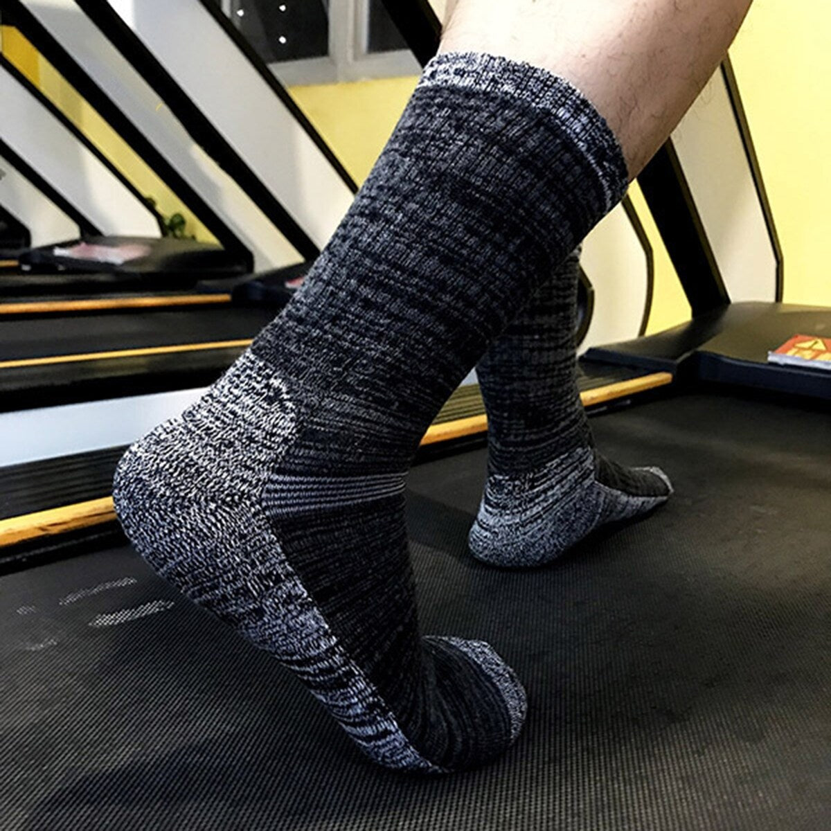 1 Pair Men Winter Sports Socks MidTube Thickened Soft AntiSlip Elastic Patchwork Color Matching No Basketball