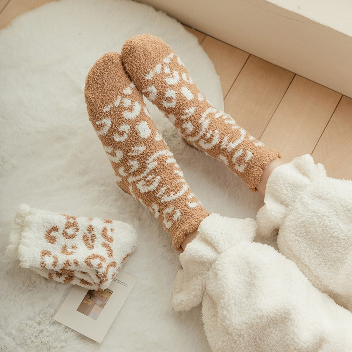1 Pair Women Winter Socks Thick Coral Fleece AntiSlip MidTube Ankle Warm Soft Elastic Color Matching Leopard Print