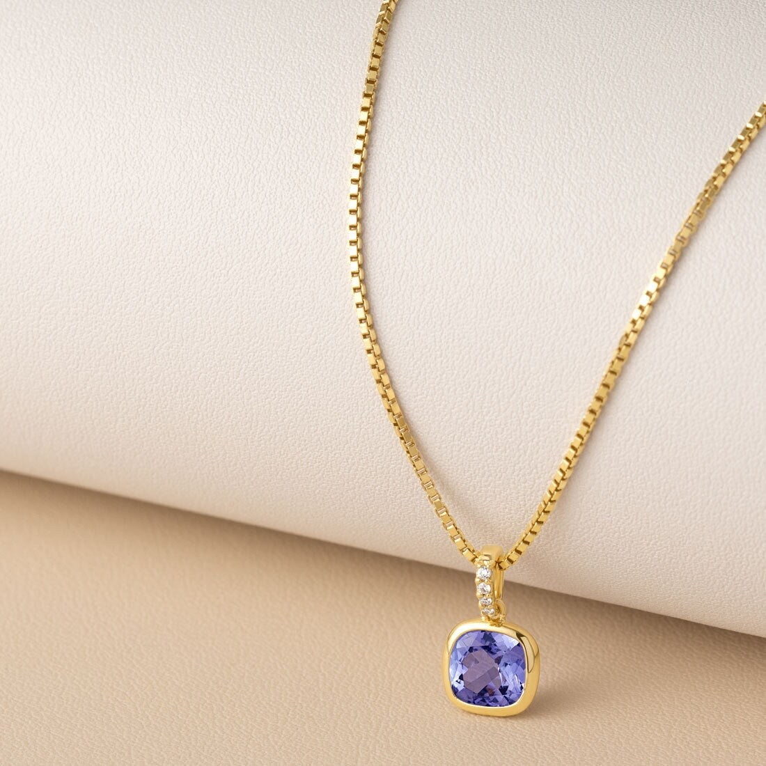 1.50 ct Natural Tanzanite and Diamond Pendant 14k Yellow Gold