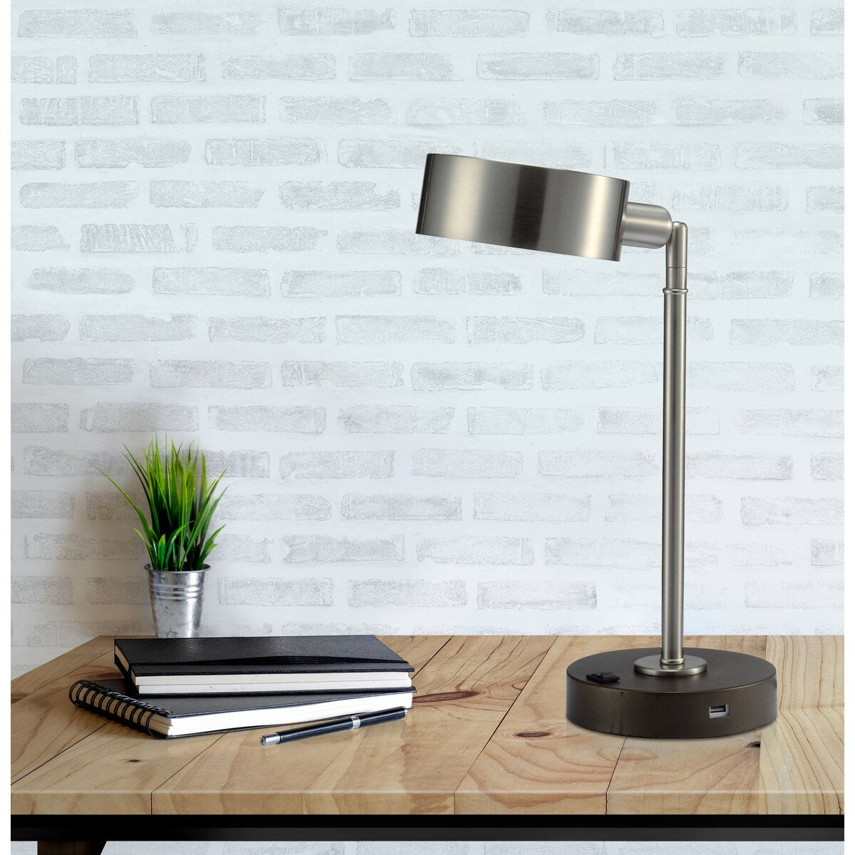 15" LED w/USB Port Desk Lamp