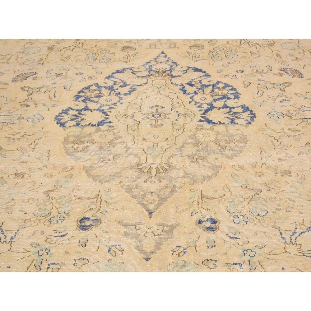Shahbanu Rugs Pure Wool Vintage White Wash Persian Kerman Hand-Knotted Rug (10' x 13')