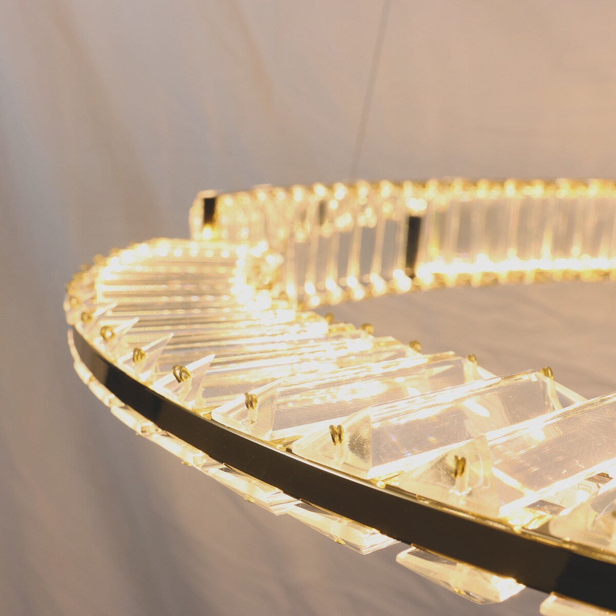 31-in Modern Gold Crystal LED Wheel Chanderlier for Dining Room - 31-in W