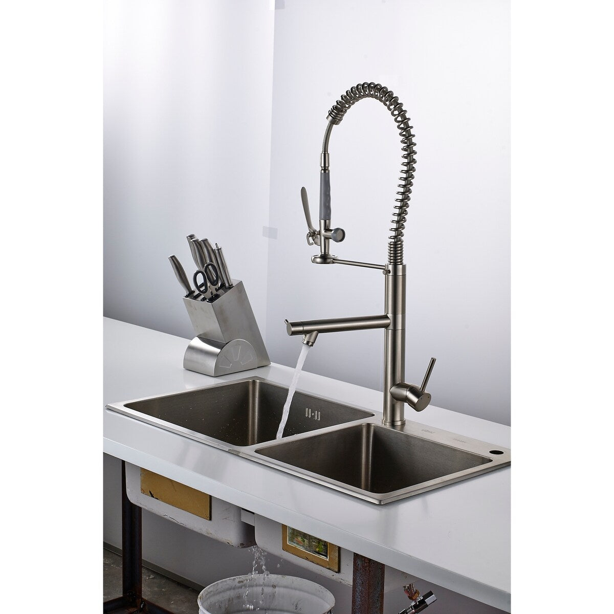 360-deg rotating kitchen faucet