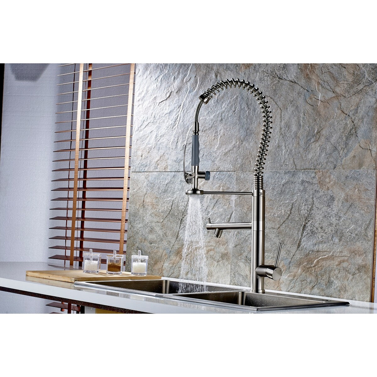 360-deg rotating kitchen faucet