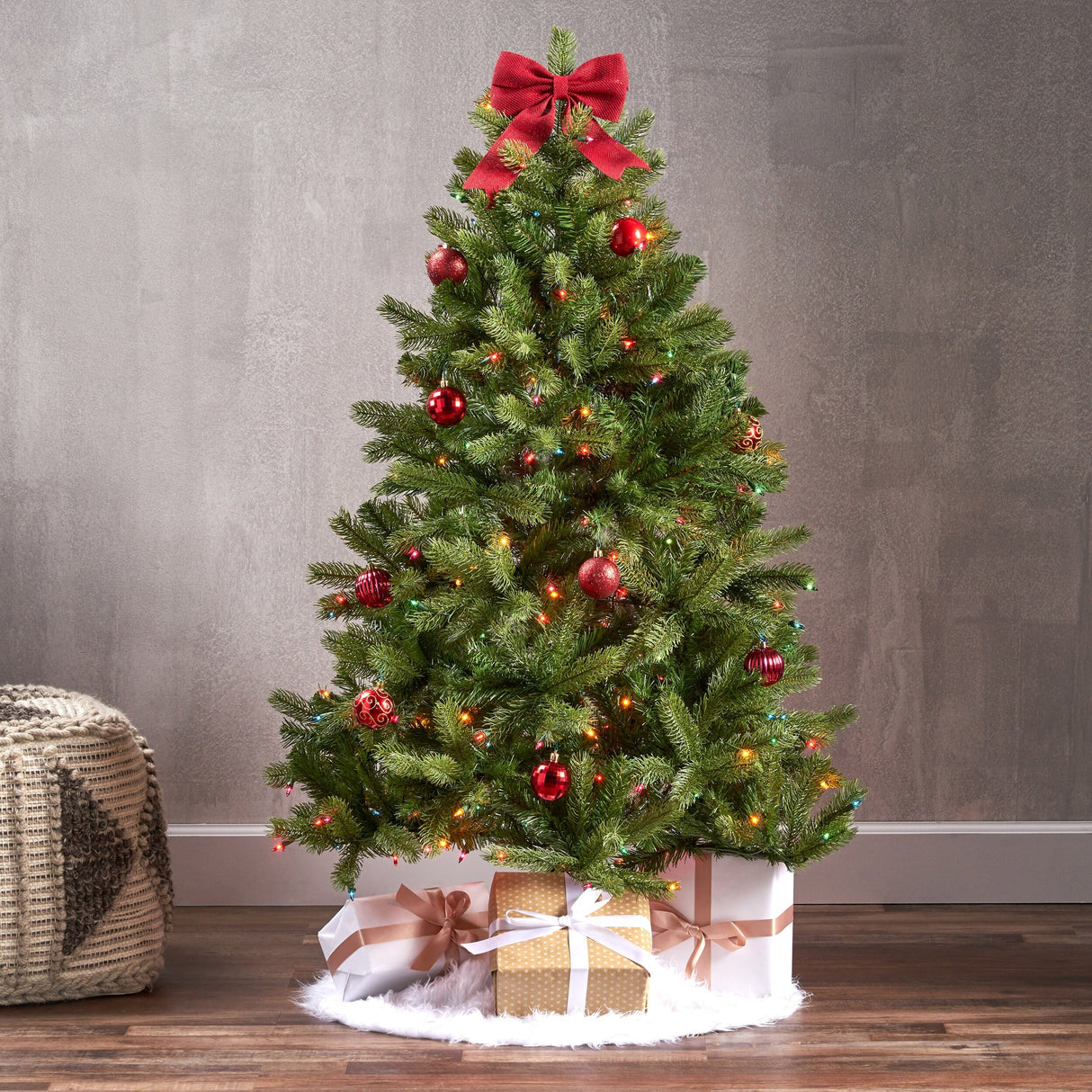 4.5-foot Mixed Spruce Pre-Lit String Light or Unlit Hinged Artificial Christmas Tree by Christopher Knight Home