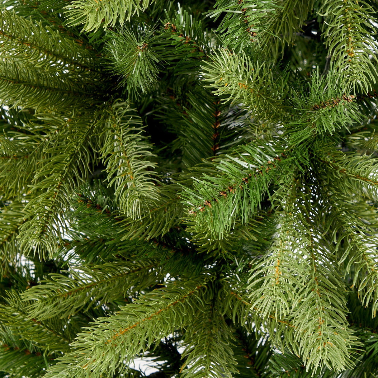 4.5-foot Mixed Spruce Pre-Lit String Light or Unlit Hinged Artificial Christmas Tree by Christopher Knight Home