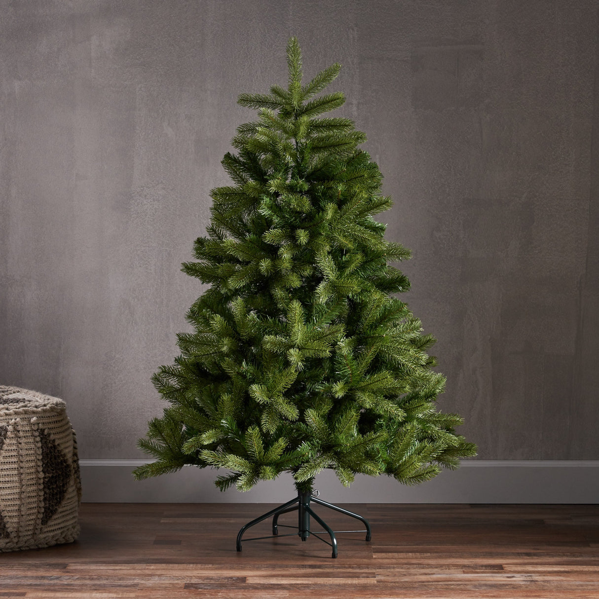 4.5-foot Mixed Spruce Pre-Lit String Light or Unlit Hinged Artificial Christmas Tree by Christopher Knight Home
