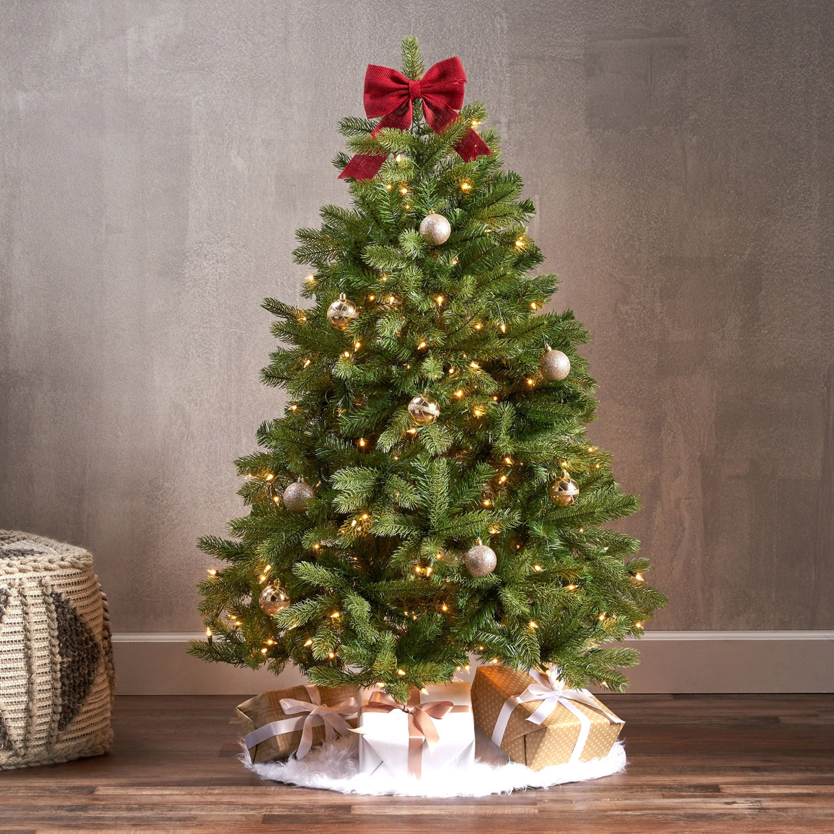 4.5-foot Mixed Spruce Pre-Lit String Light or Unlit Hinged Artificial Christmas Tree by Christopher Knight Home