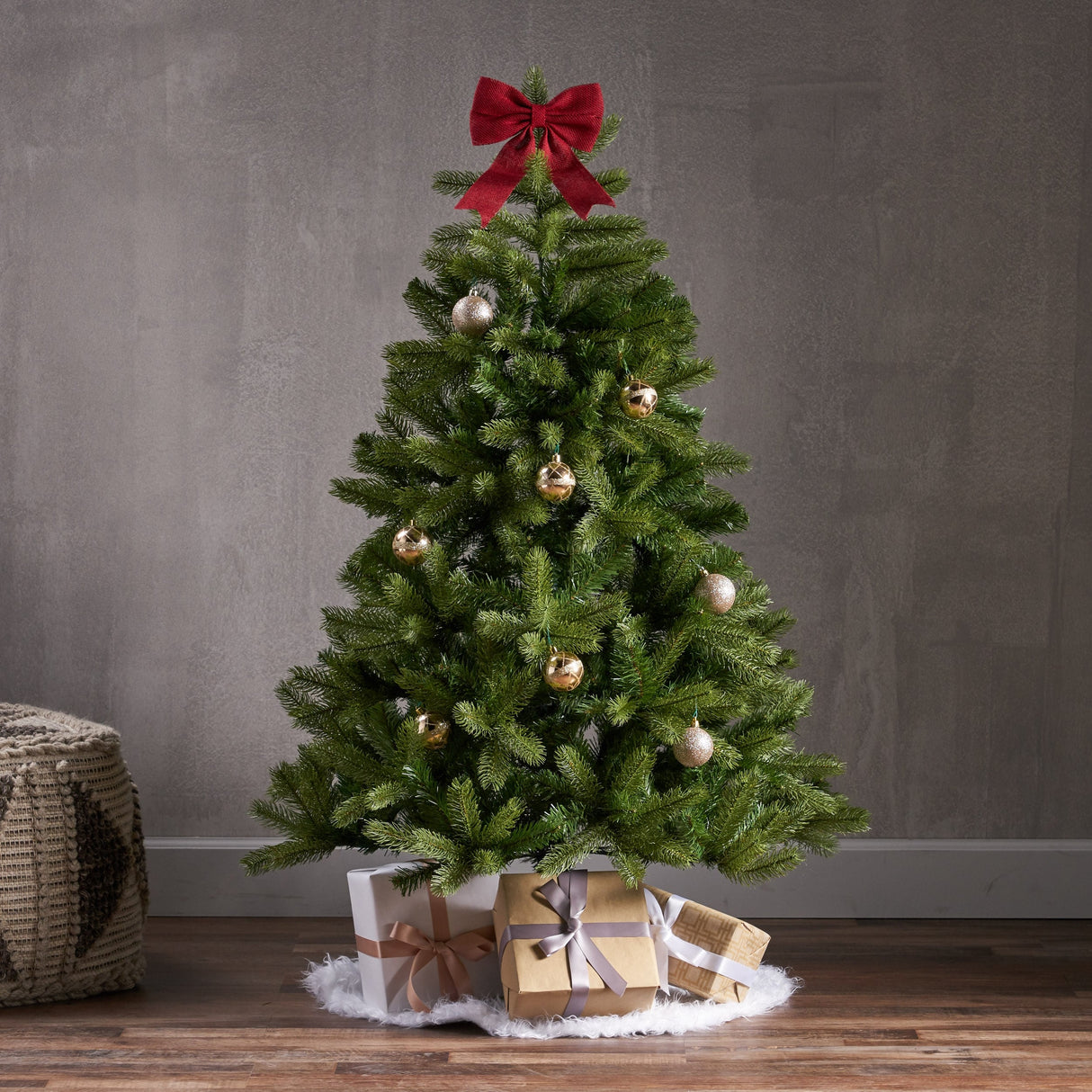4.5-foot Mixed Spruce Pre-Lit String Light or Unlit Hinged Artificial Christmas Tree by Christopher Knight Home