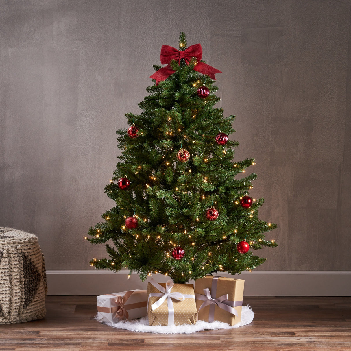 4.5-foot Norway Spruce Pre-Lit String Light or Unlit Hinged Artificial Christmas Tree by Christopher Knight Home