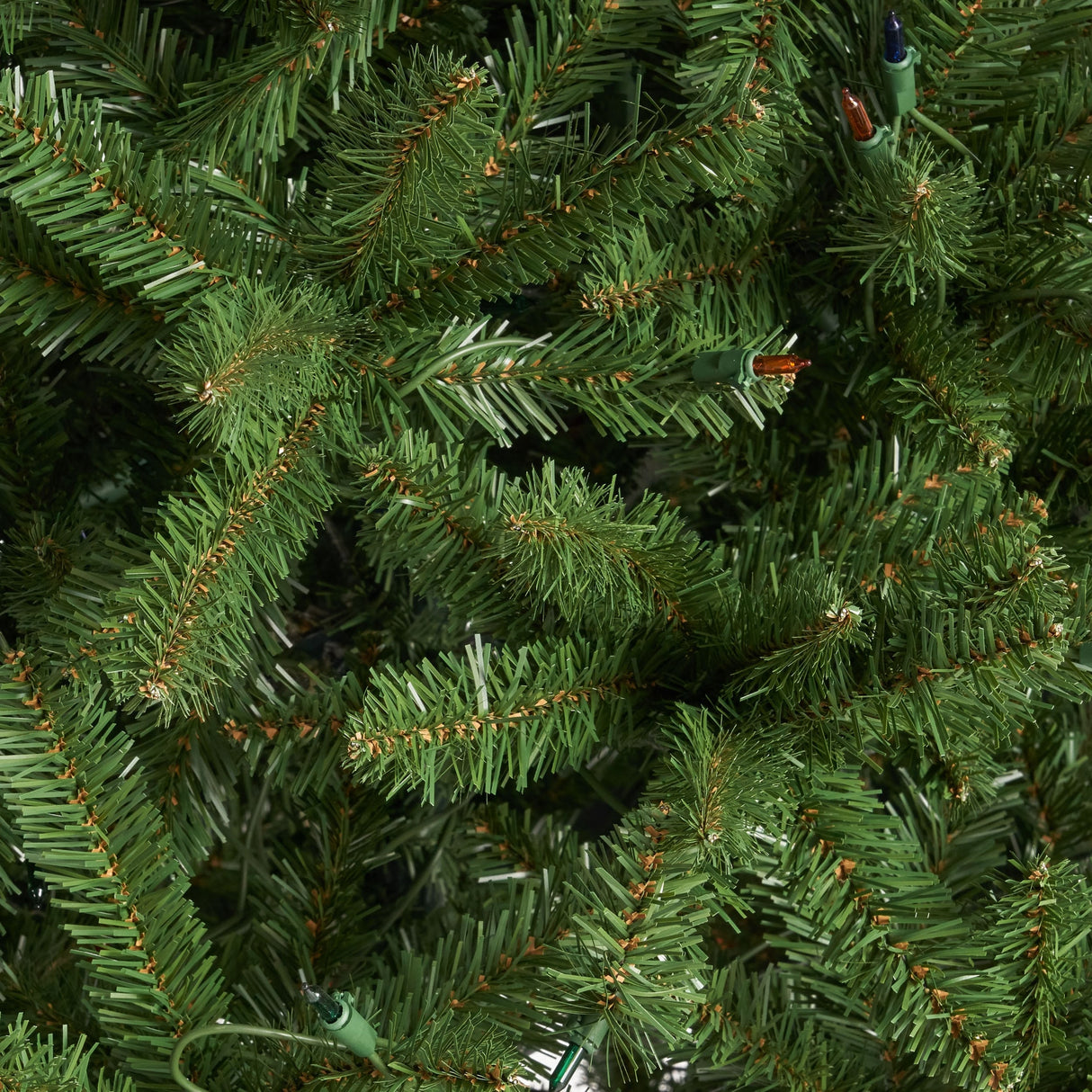 4.5-foot Norway Spruce Pre-Lit String Light or Unlit Hinged Artificial Christmas Tree by Christopher Knight Home