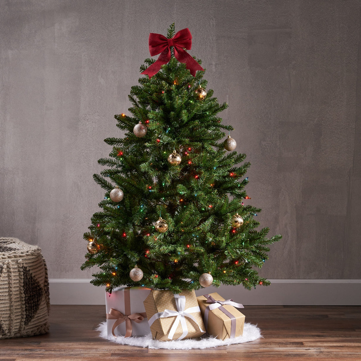4.5-foot Norway Spruce Pre-Lit String Light or Unlit Hinged Artificial Christmas Tree by Christopher Knight Home