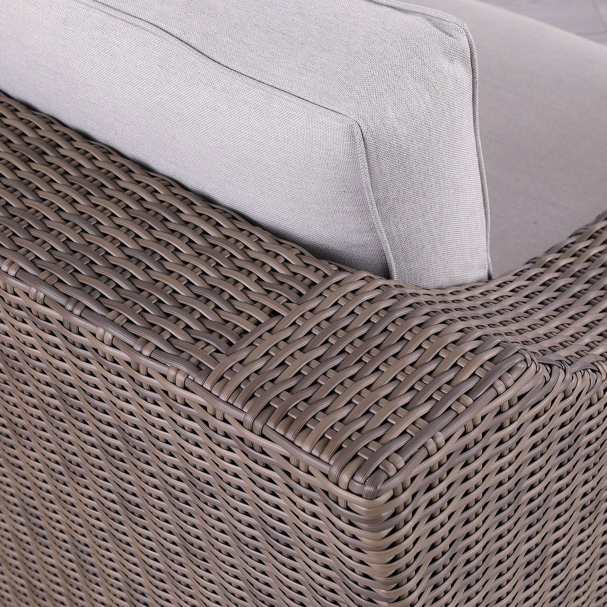 5-Piece Manhattan Rustic Wicker Seating Set with Tempered Glass