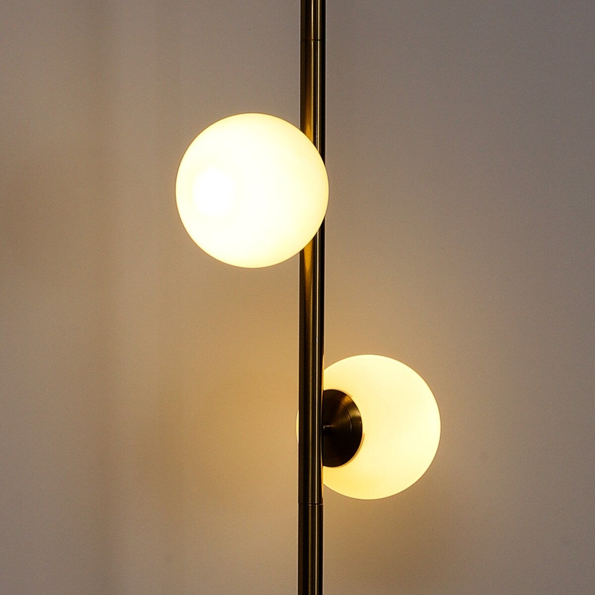 YANSUN 2-Light Globe Gold Floor Lamp Mid Century Modern Mininialist Antique Decorative Pole Corner Floor Lamp for Bedroom Sofa