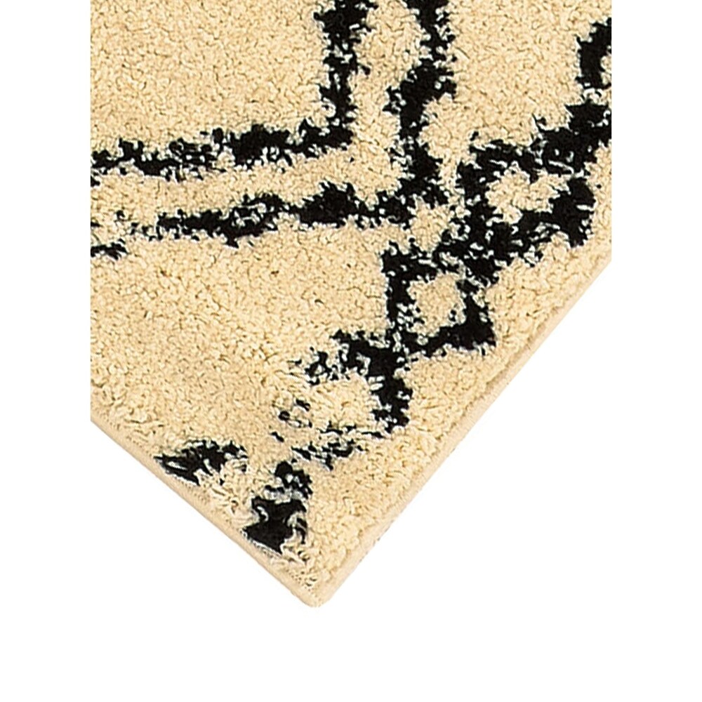 7 x 5 Feet Aztac Pattern Polypropylene Power Loomed Rug, Beige and Black - 5'3 x 7'7