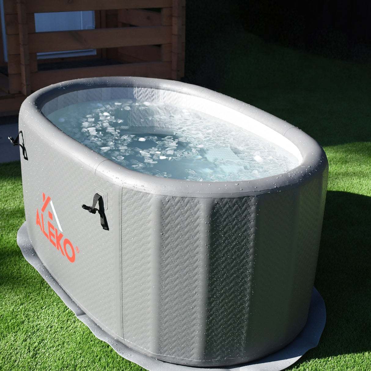 ALEKO Inflatable Cold Ice Plunge Portable Bath Tub with Cover