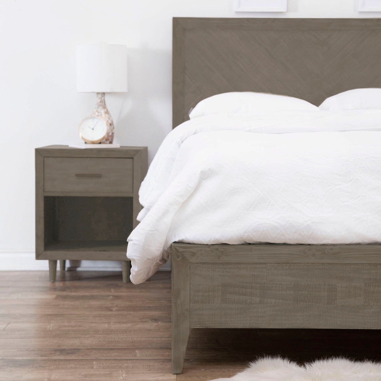 Abbyson Retro Mid-century Wooden Platform Bed