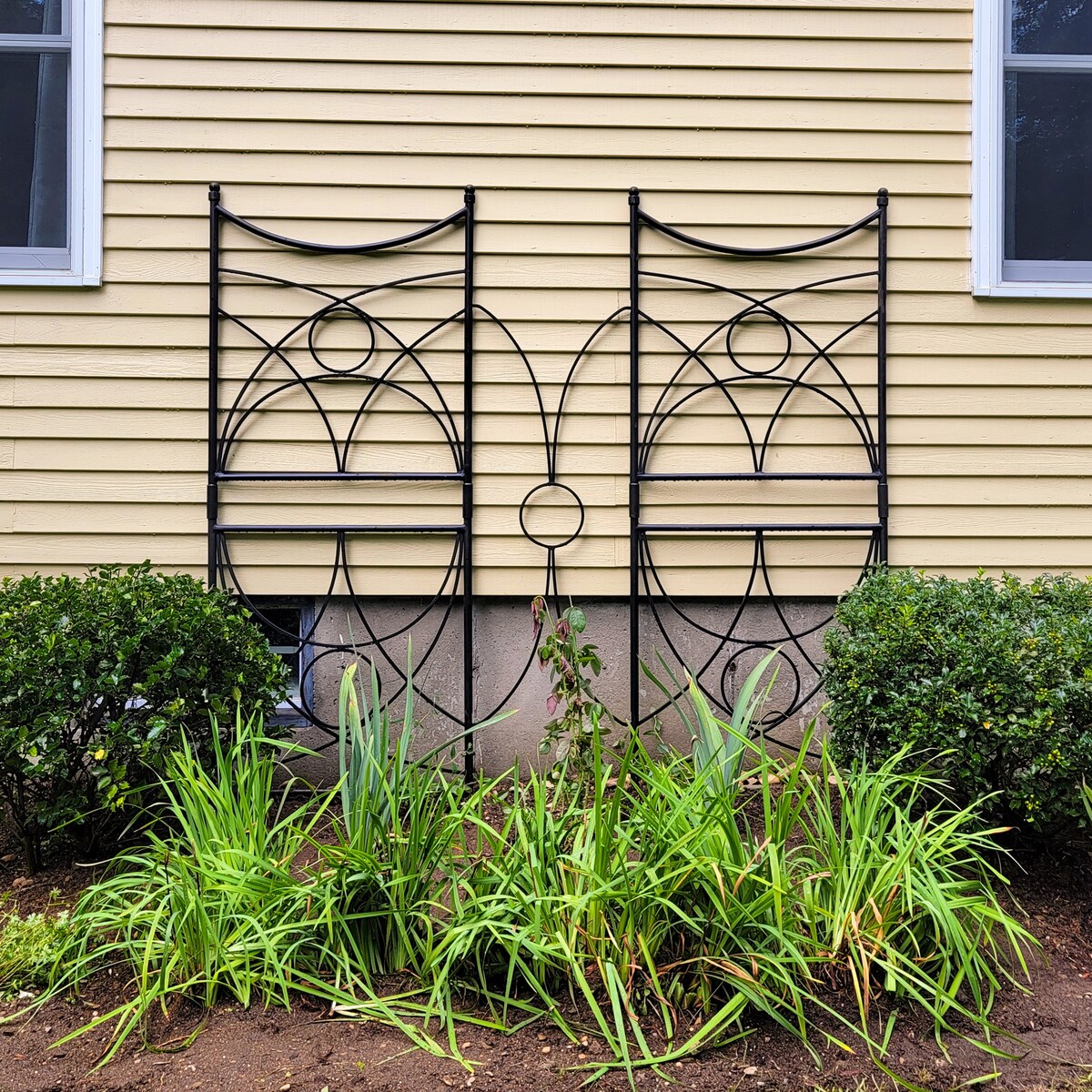 Achla Designs 86.25"H Black Powdercoated Wrought Iron Outdoor Garden Aurora Trellis