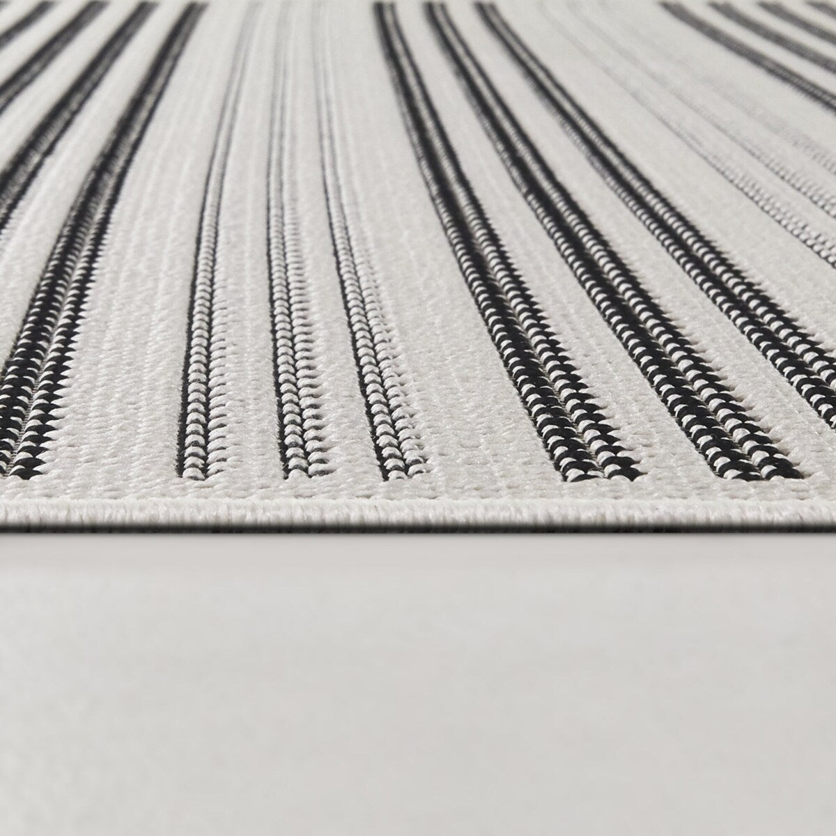 Aguirre Textured Patio Indoor/Outdoor Area Rug