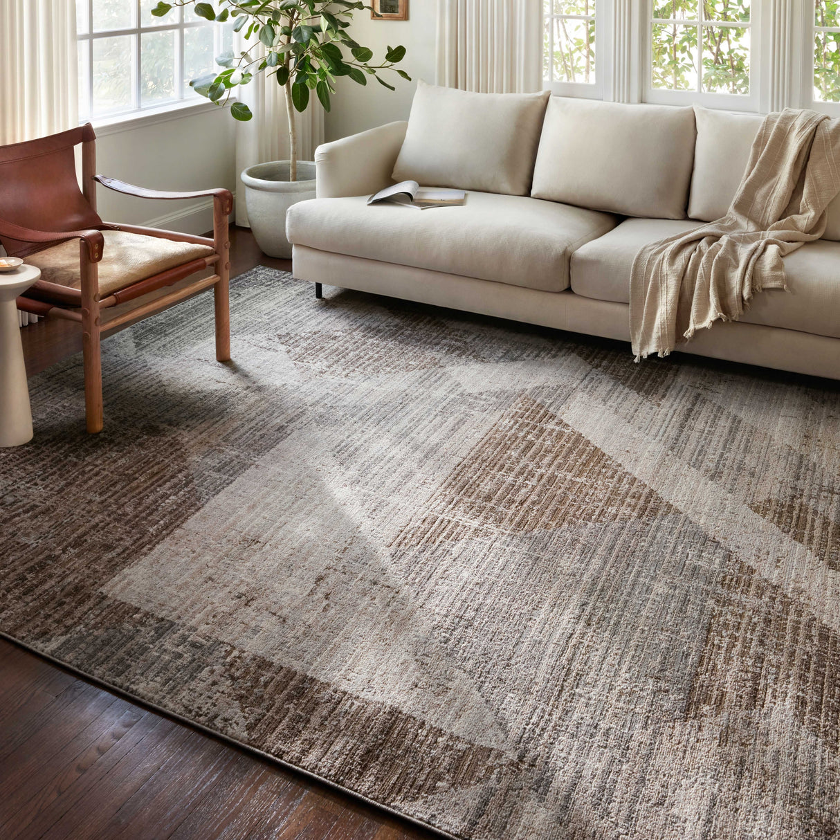 Alexander Home Grant Modern Geometric Distressed Area Rug