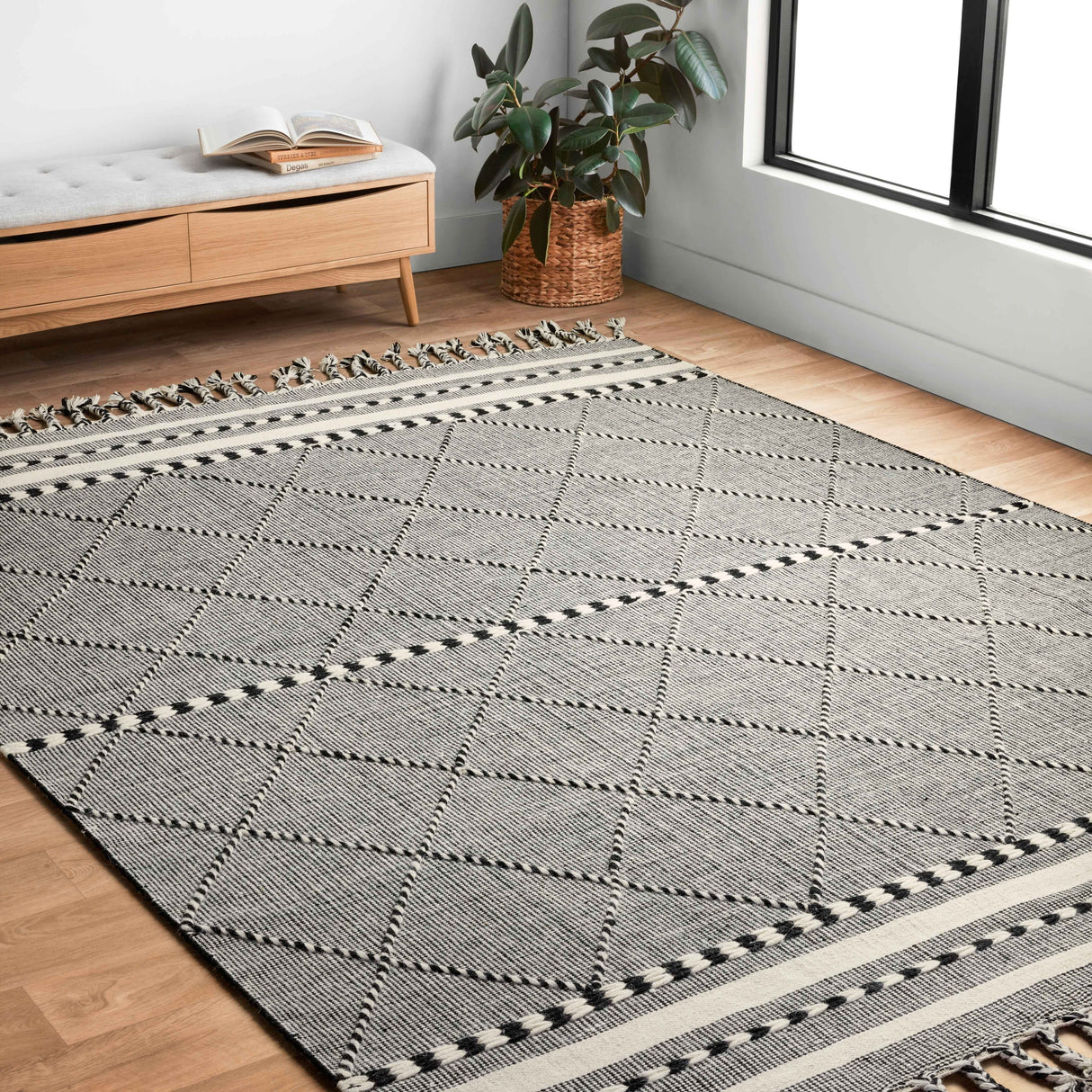 Alexander Home Isaiah Global Hand Loomed Geometric Wool Rug