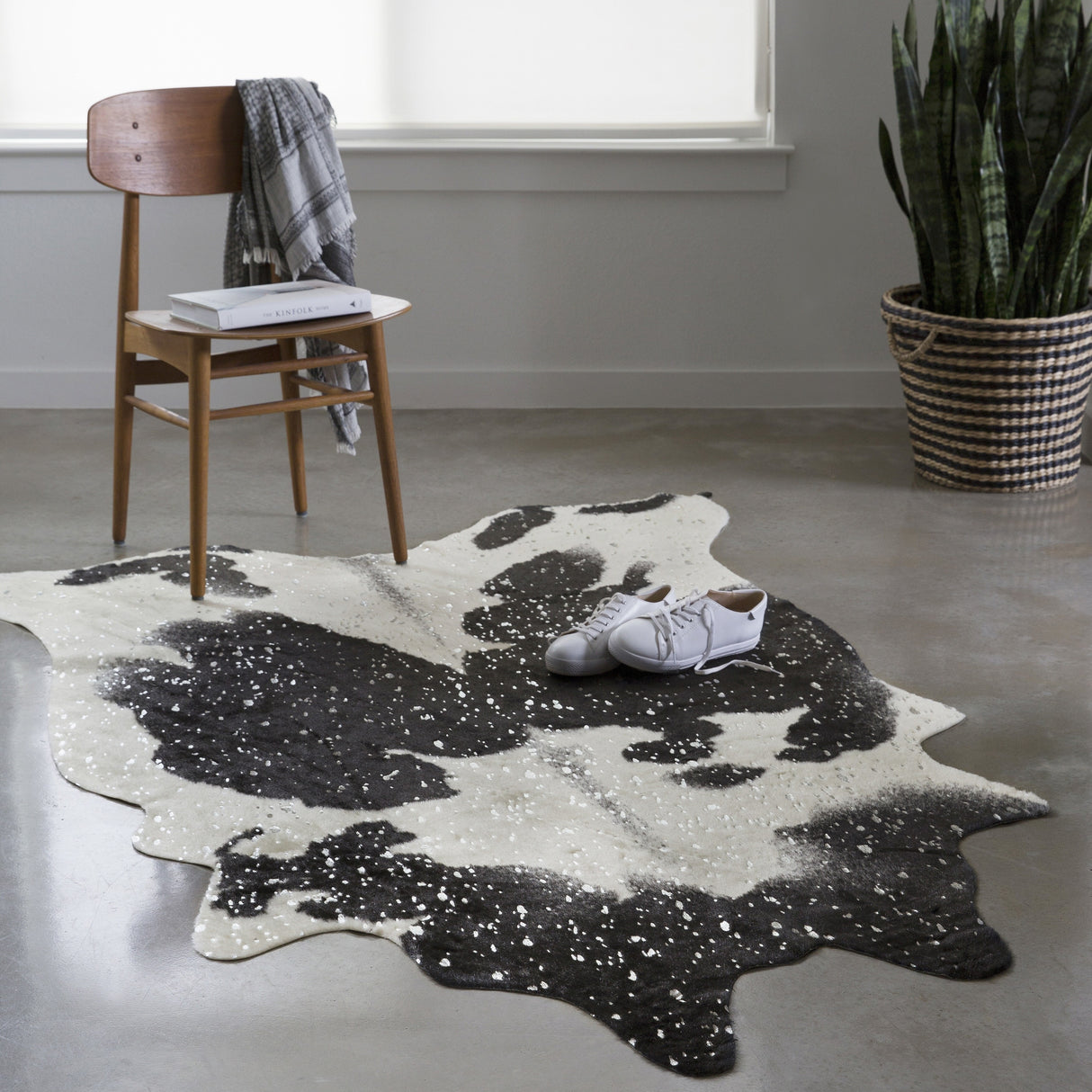 Alexander Home Sierra Faux Cowhide Rug - 6'2" x 8'