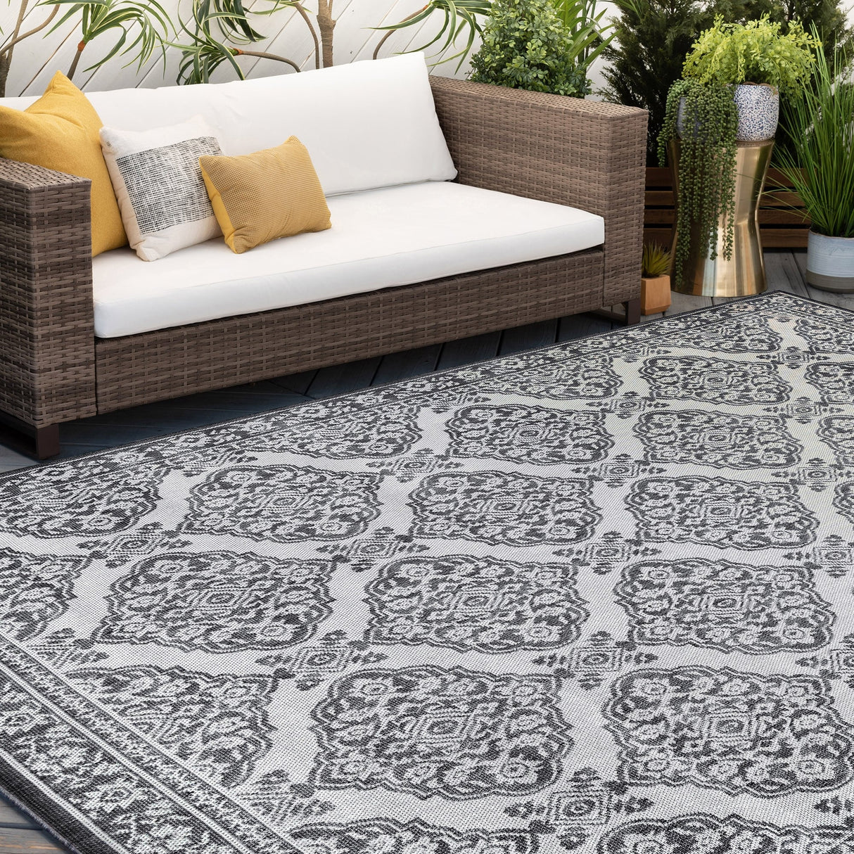 Vision French Country Floral Indoor/Outdoor Area Rug