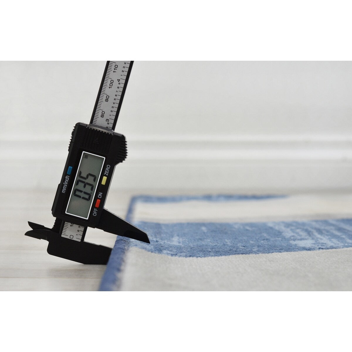 Allstar Contemporary Accent Rug with Crescent Shape design