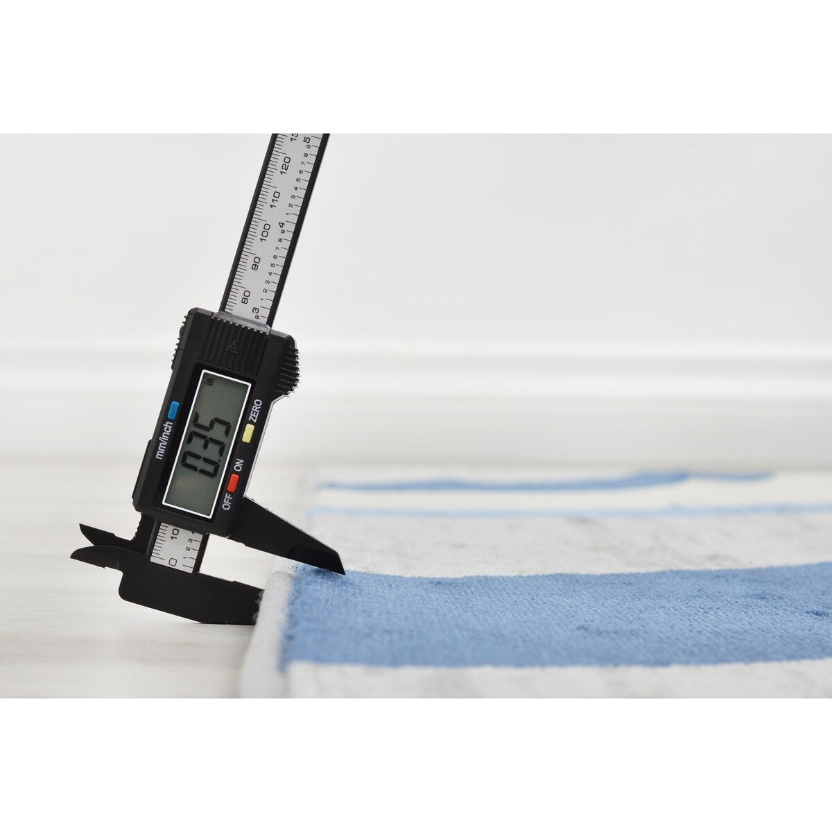 Allstar Contemporary Accent Rug with Crescent Shape design