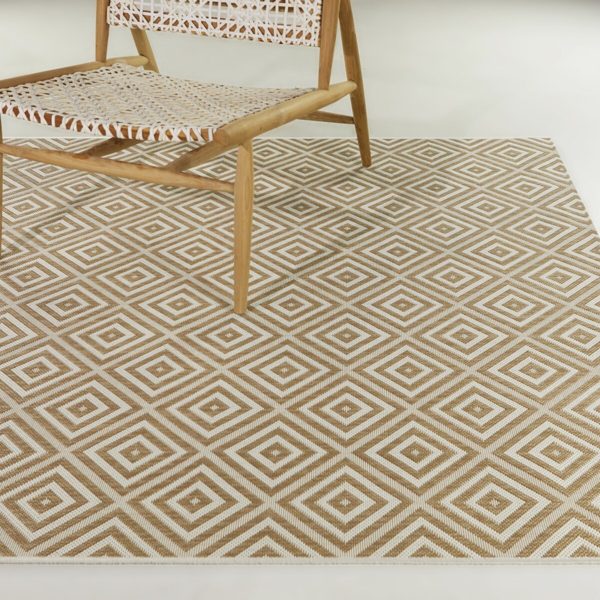 Amador Geometric Indoor/Outdoor Area Rug
