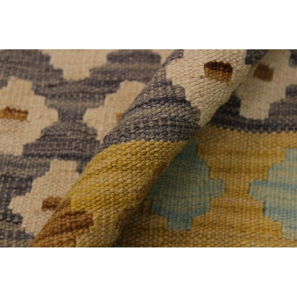 Amelia Gray/Ivory Hand-Woven Kilim Wool Rug - 5'7 x 7'6 - 5'7" x 7'6" - 5'7" x 7'6"