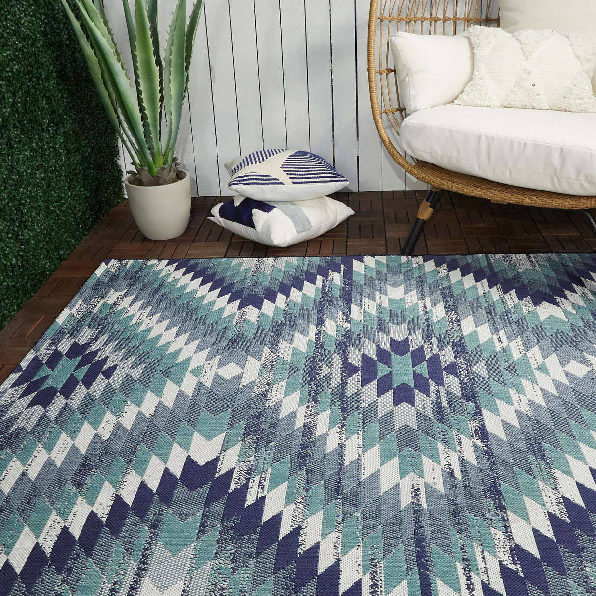 Anita Modern Aztec Trellis Pattern Indoor/ Outdoor Area Rug