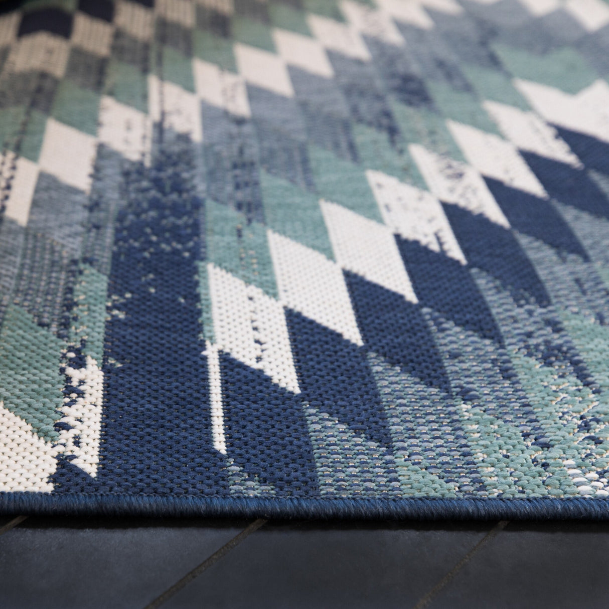 Anita Modern Aztec Trellis Pattern Indoor/ Outdoor Area Rug