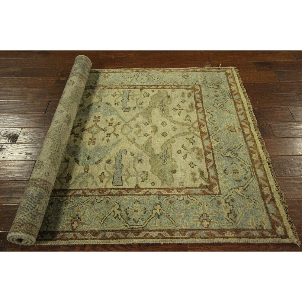 Antiqued Oushak Ivory Veg Dyed Hand-knotted Wool Turkish Oriental Rug (4' x 6')