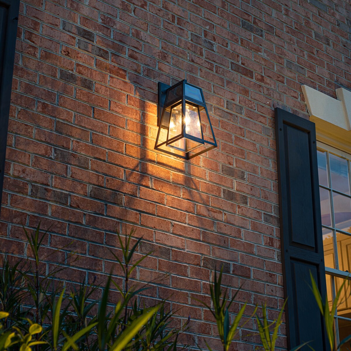 Gama Sonic Aria 1-Light Black Modern Outdoor Solar Wall Sconce Lantern