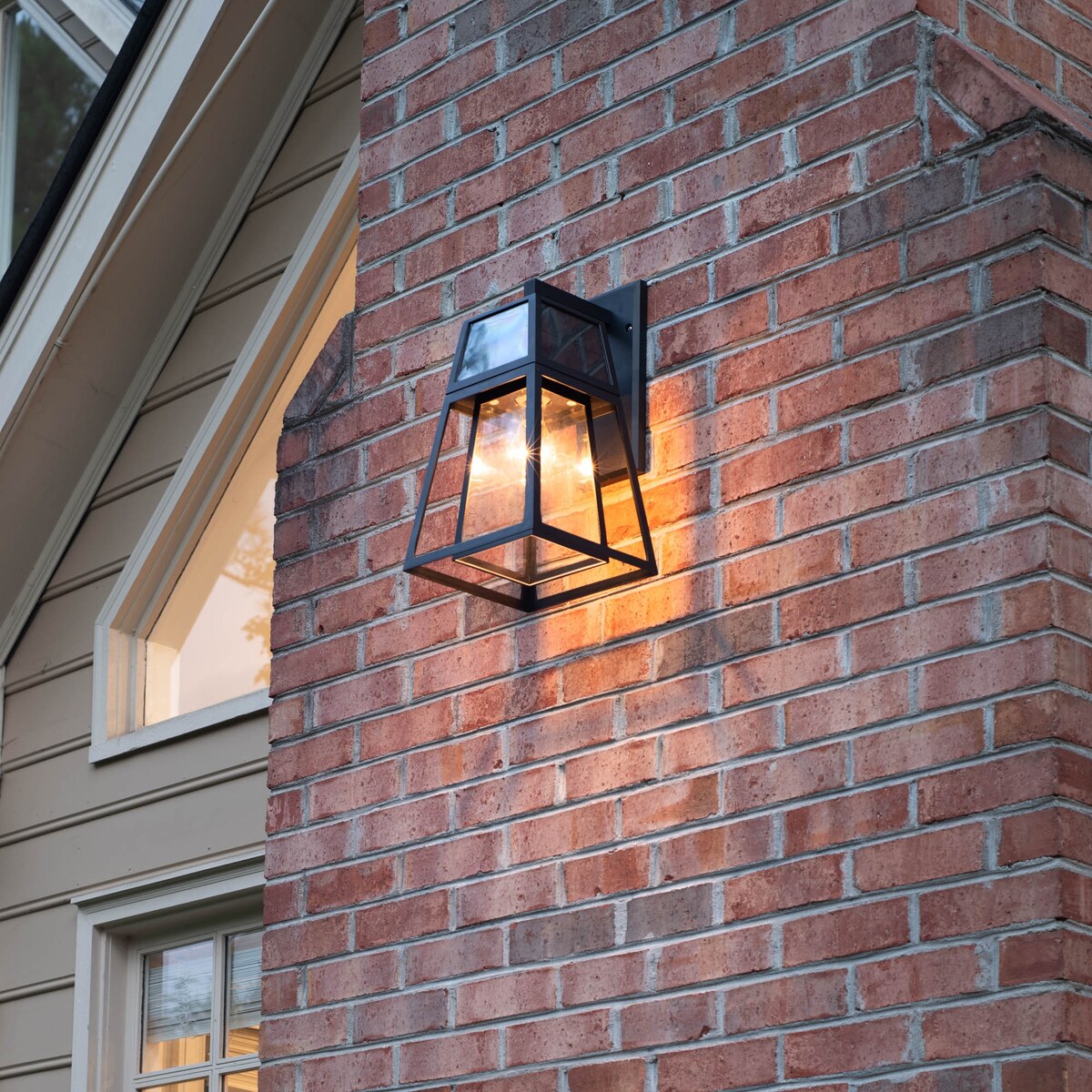 Gama Sonic Aria 1-Light Black Modern Outdoor Solar Wall Sconce Lantern