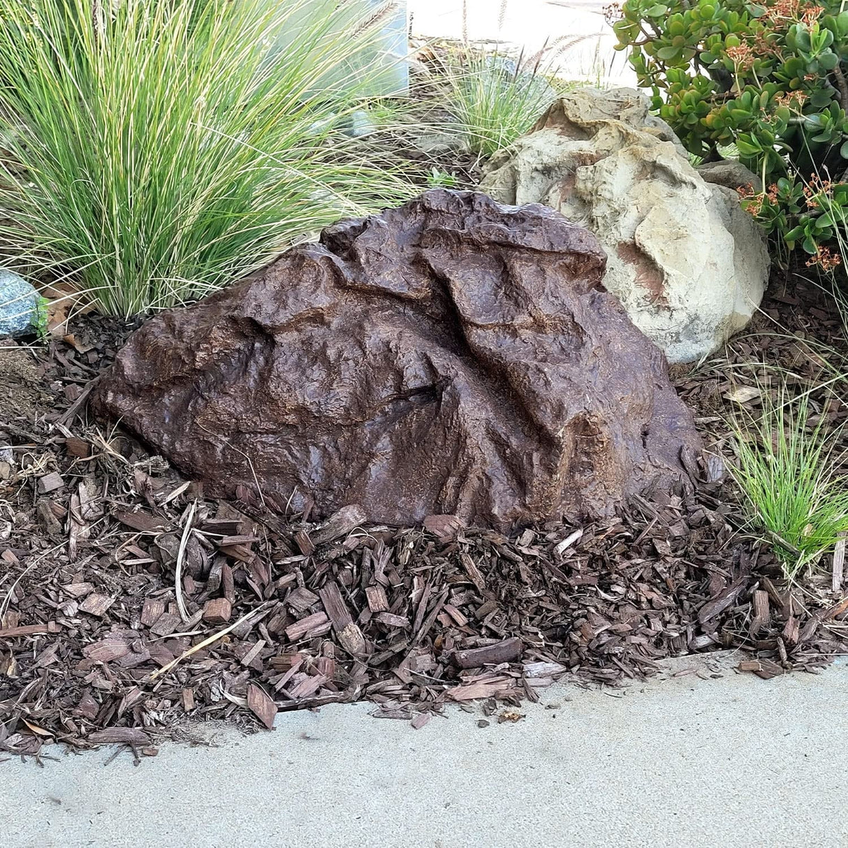 Outdoor Artificial Landscaping Rock Well Pump Cover Fiberglass Boulder