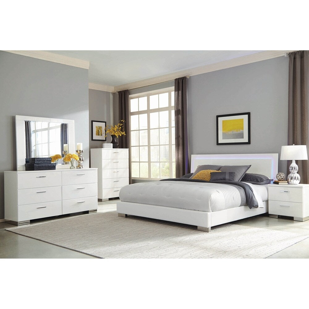 August Glossy White 2-piece Upholstered Bedroom Set with Chest