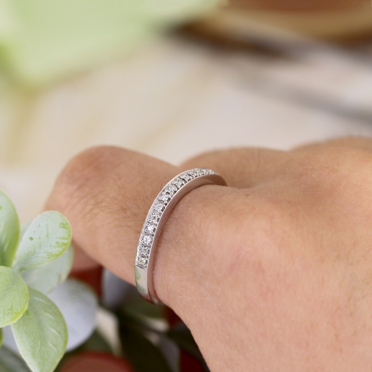 Auriya 14k Gold 1/12ctw Women's Contonured Diamond Wedding Band