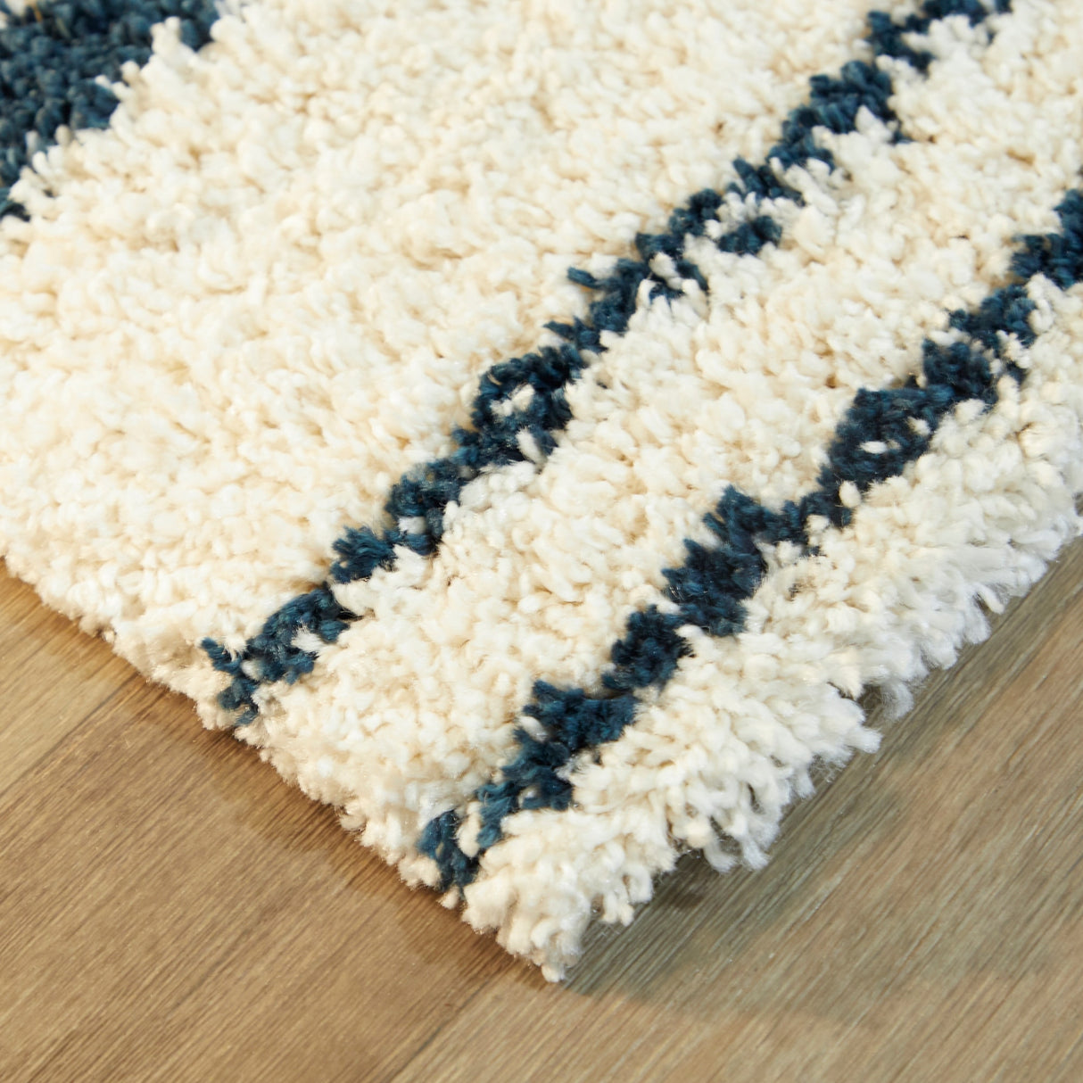 Barlough Contemporary StripeShag Area Rug - 5'3" x 7'
