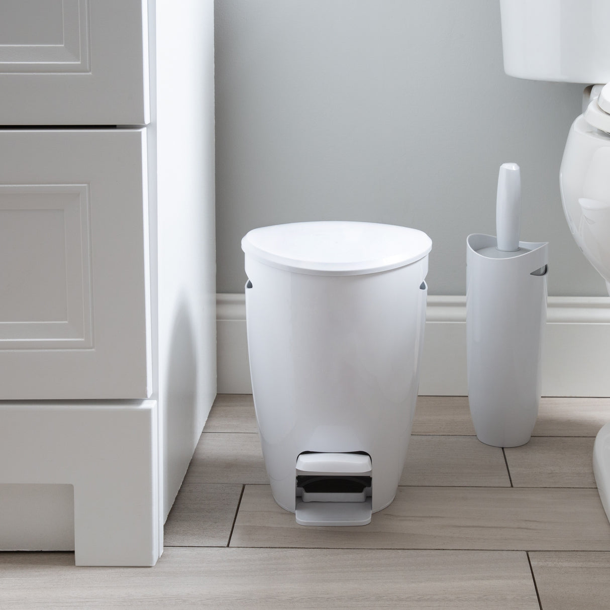Bath Bliss Contour Waste Bin and Toilet Brush Set, White