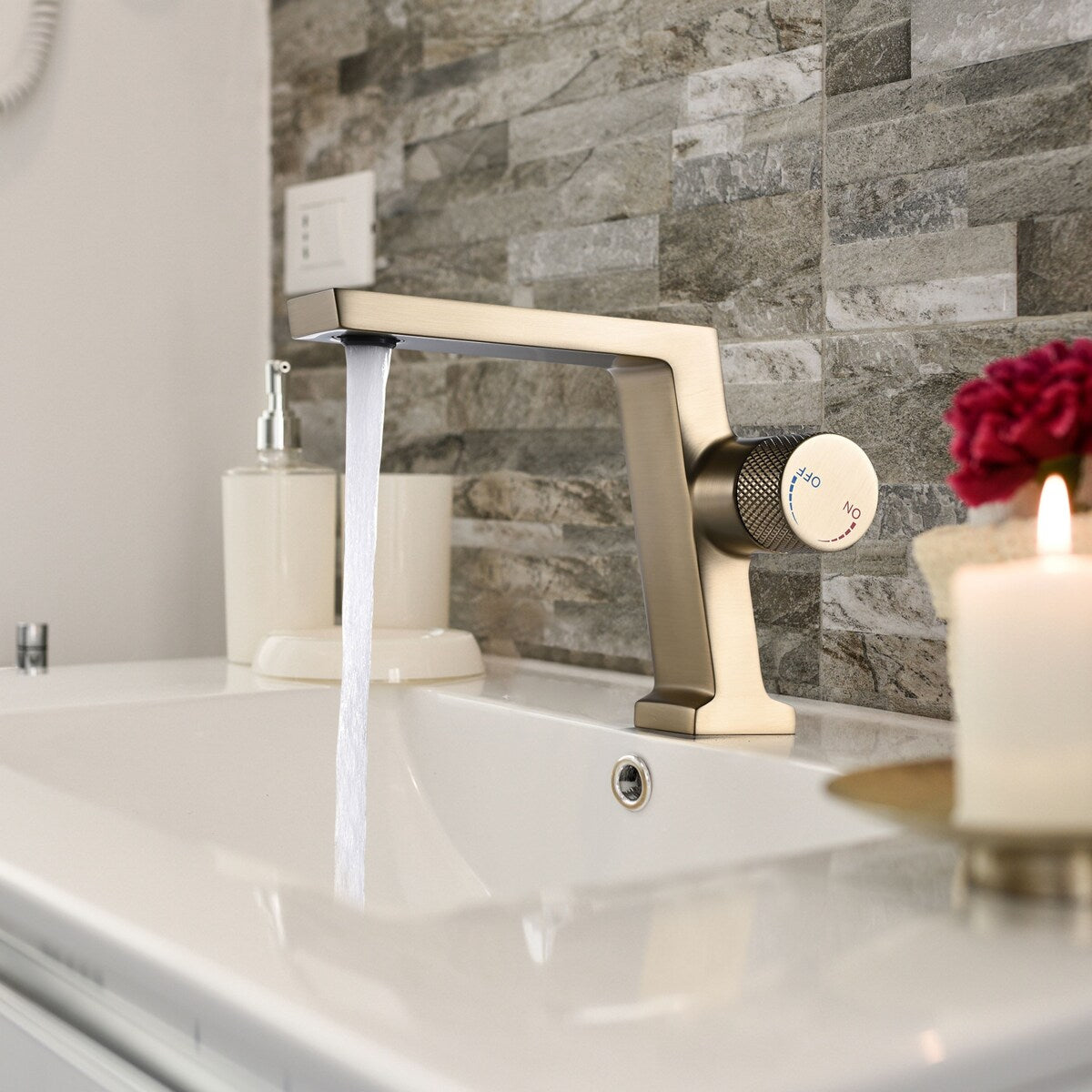 Luxury 5.6''H Bathroom Sink Faucet Single Hole in Black/Gold