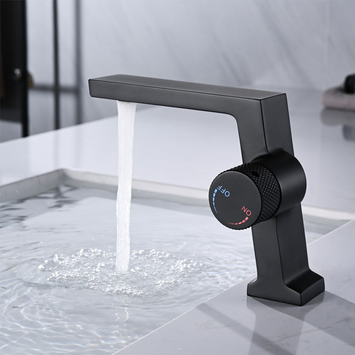 Luxury 5.6''H Bathroom Sink Faucet Single Hole in Black/Gold