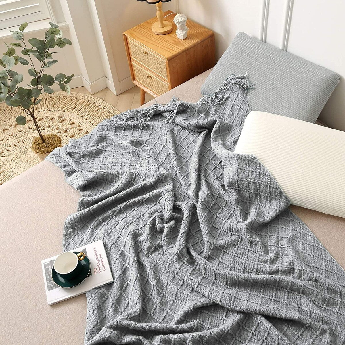 Bed for Lightweight Throw Blanket Knitted Couch