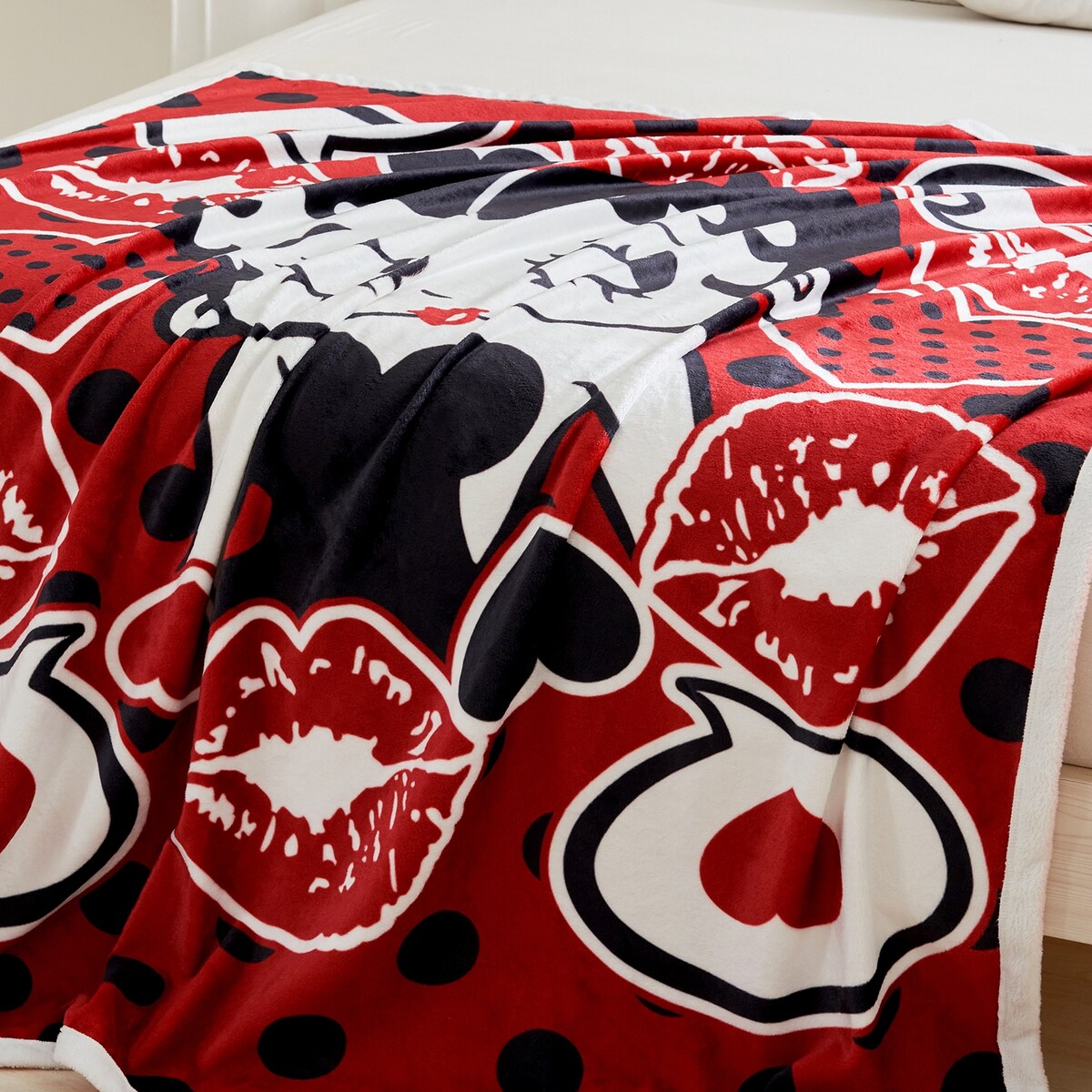 Betty Boop Super Soft Fleece Plush Throw Blanket 50"x60", 60"x80"
