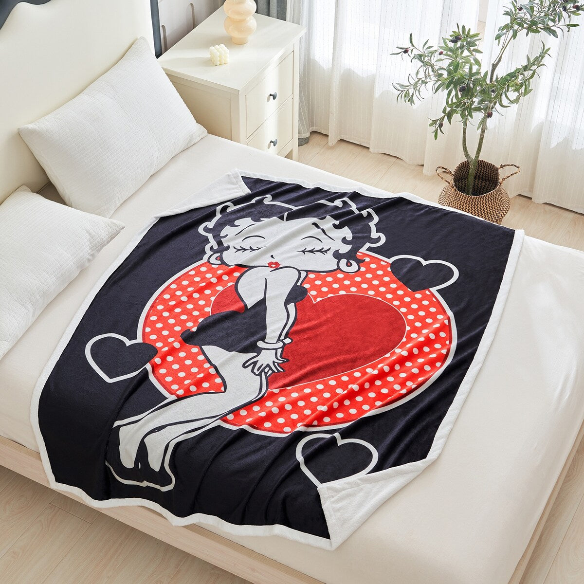 Betty Boop Super Soft Fleece Plush Throw Blanket 50"x60", 60"x80"