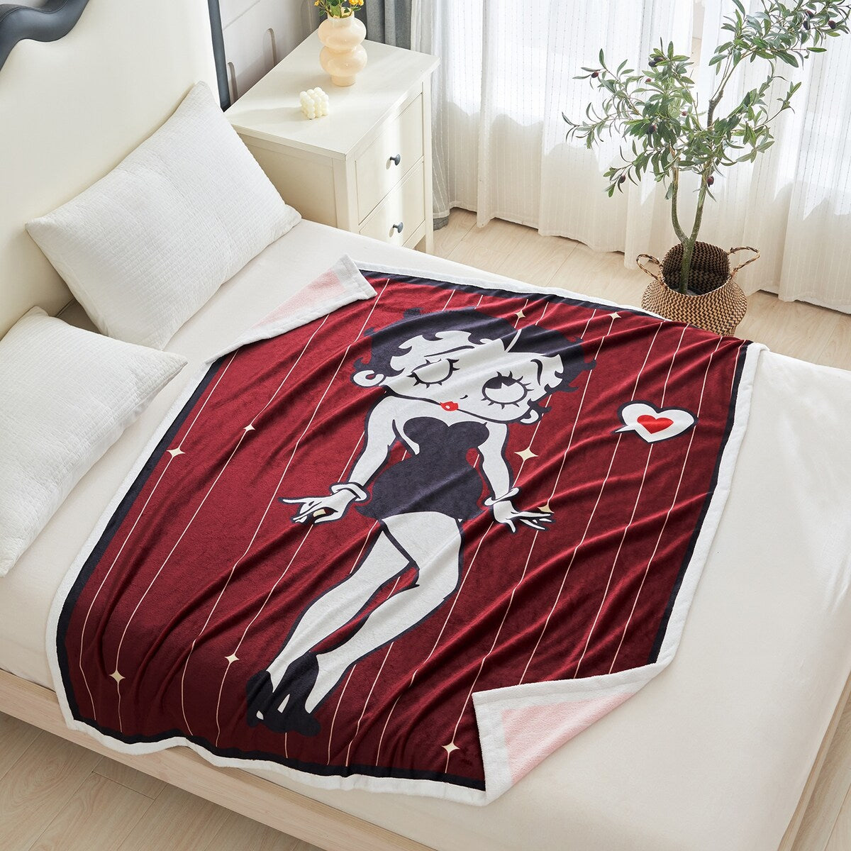 Betty Boop Super Soft Fleece Plush Throw Blanket 50"x60", 60"x80"