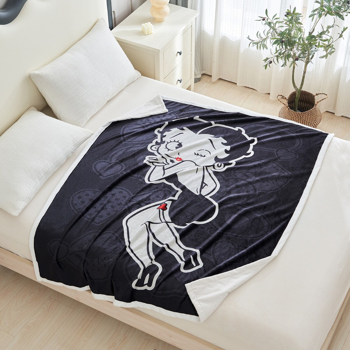 Betty Boop Super Soft Fleece Plush Throw Blanket 50"x60", 60"x80"