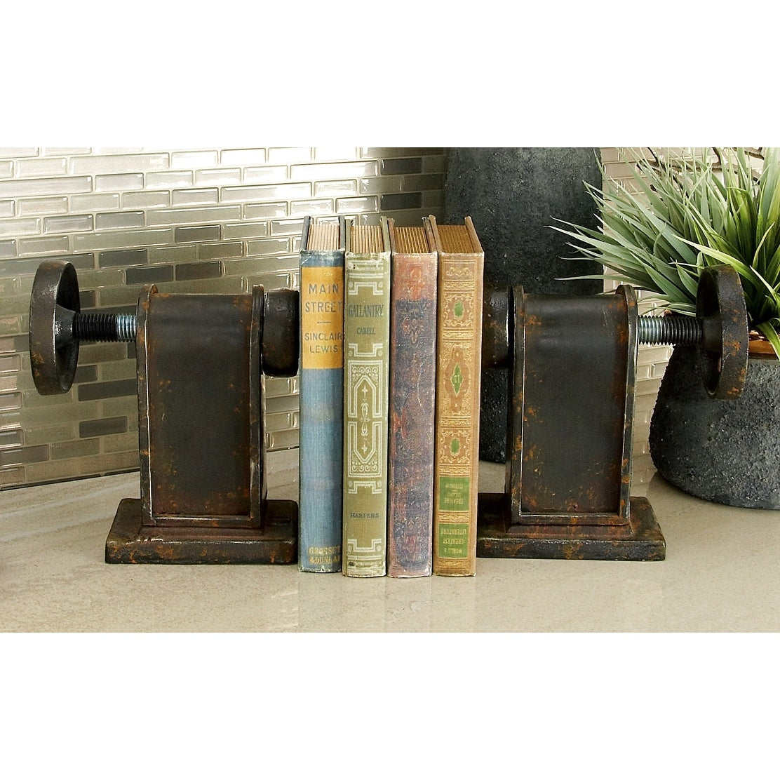 Black Metal Gear Bookends (Set of 2) - 8.31