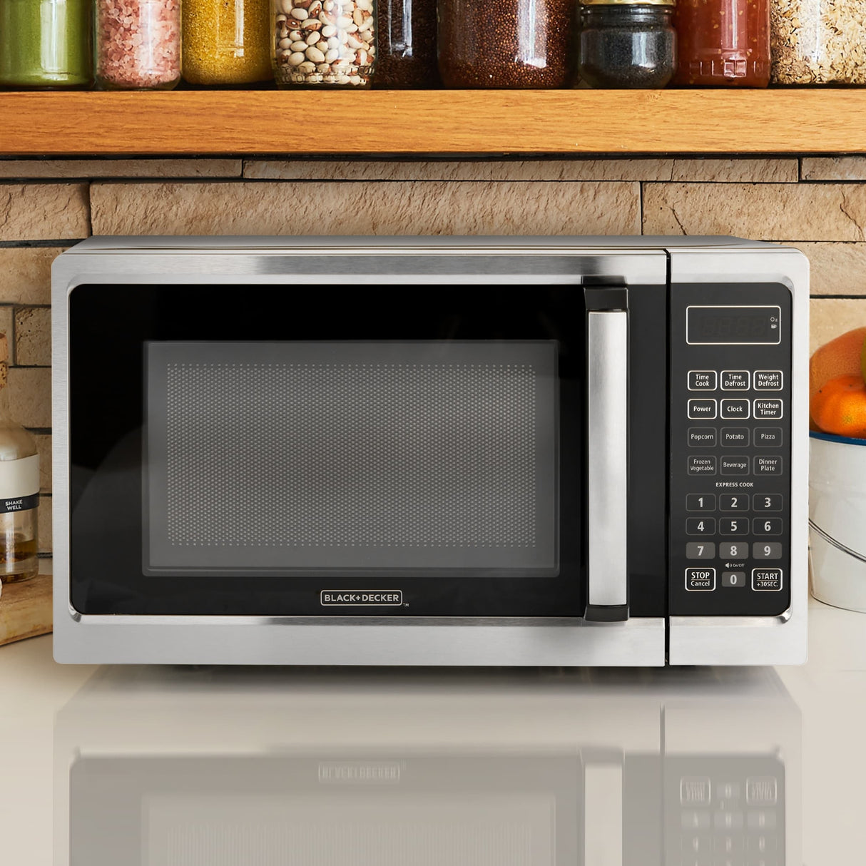 Black and Decker 0.9 Cu Ft 900W Microwave Oven in Stainless Steel